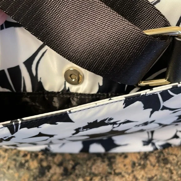 Karl Lagerfeld Paris Cara White/Black Floral Crossbody Retail 168.00 NWT - Picture 6 of 13